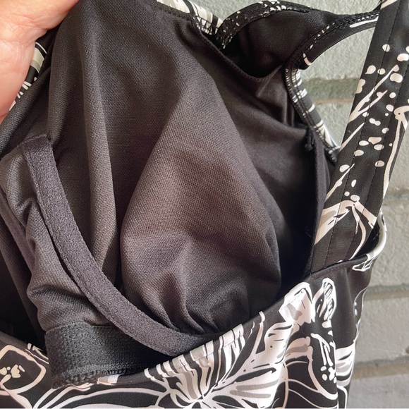 Caribbean Joe, Swim Top (Tankini) with bust enhancer in black, Size 16 - Picture 5 of 7